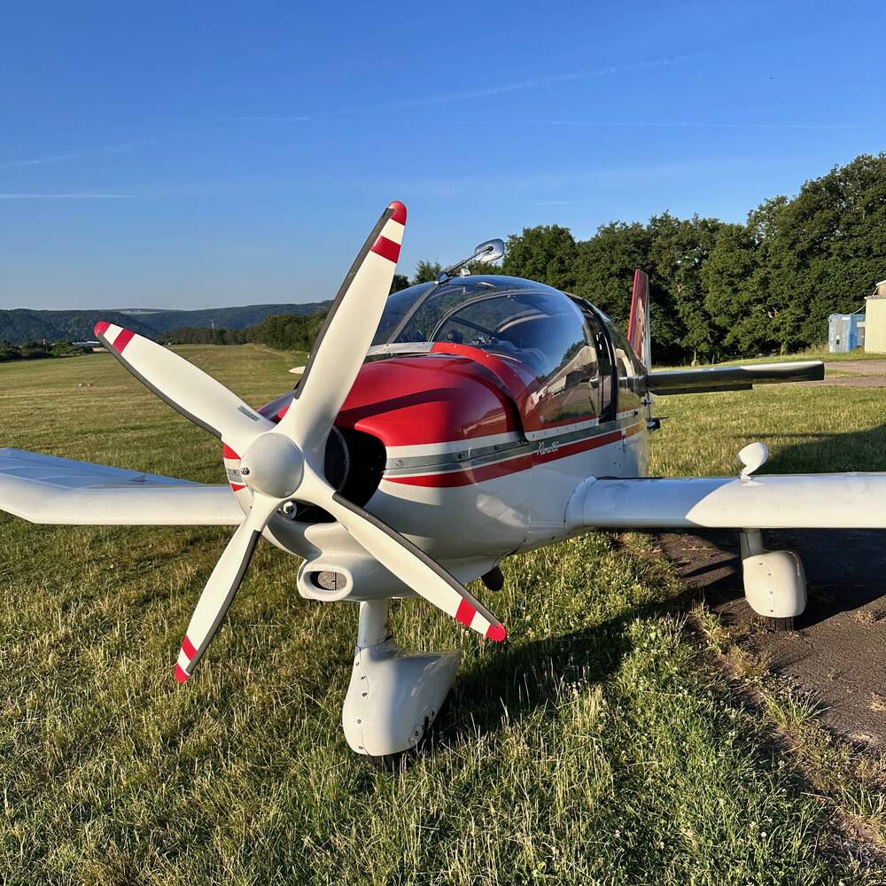 Panoramaflug mit Motorflugzeug