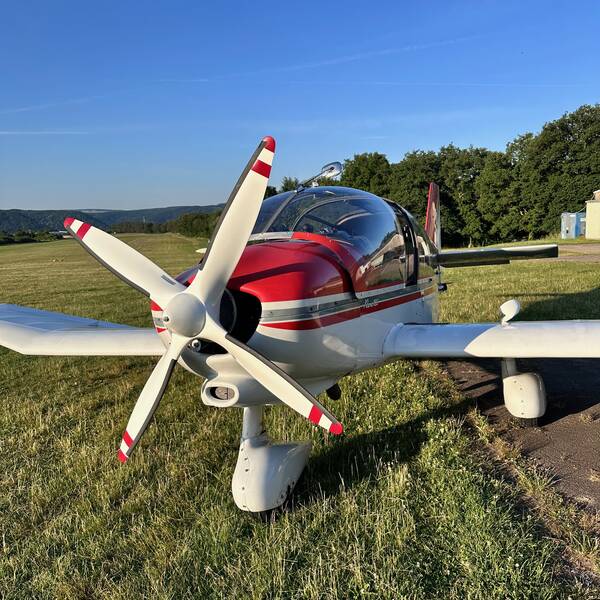 Panoramaflug mit Motorflugzeug