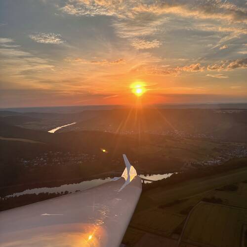 Titelbild Sonnenaufgangsfliegen 2026